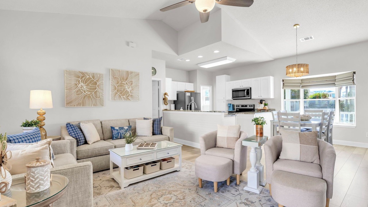 Photo of Livingroom in Clipper Cove