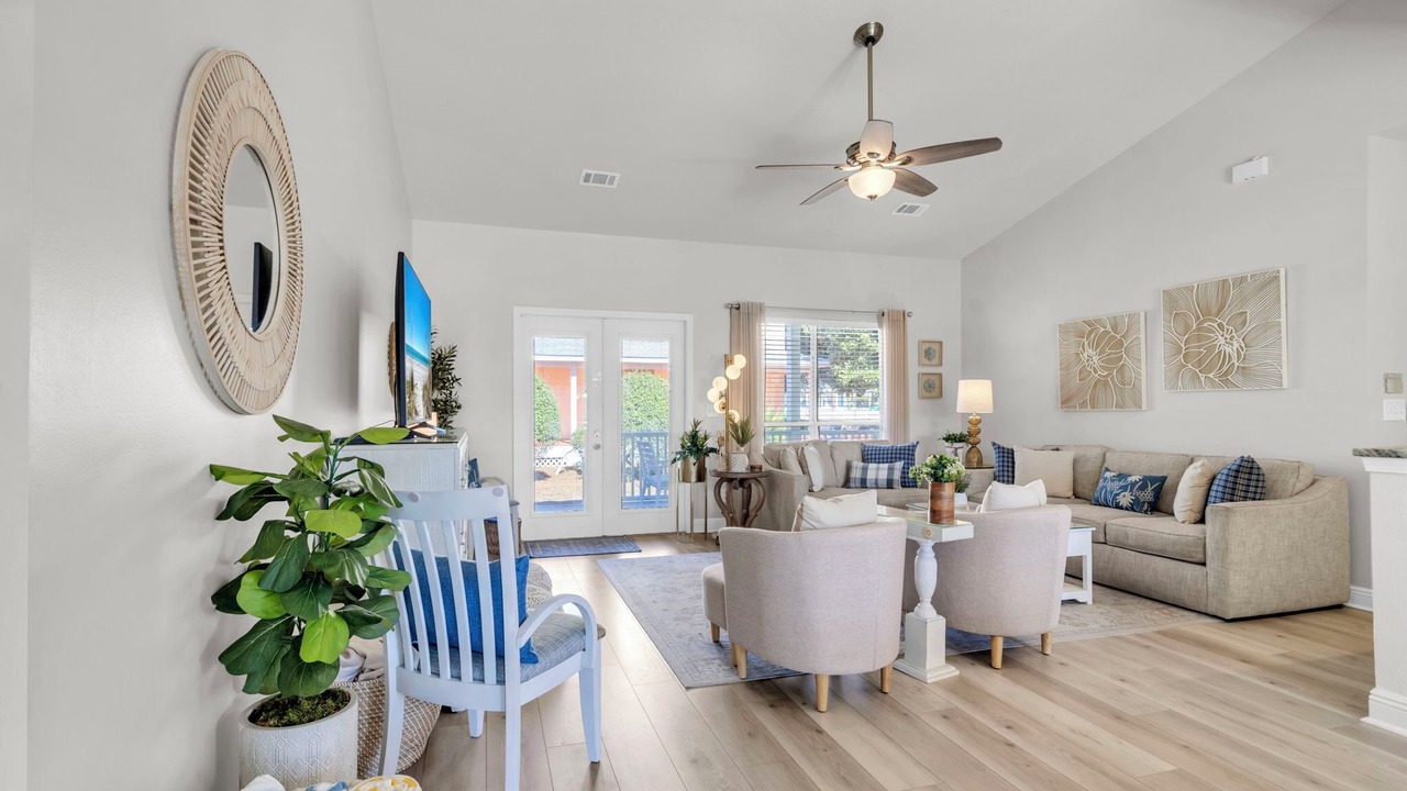Photo of Livingroom in Clipper Cove