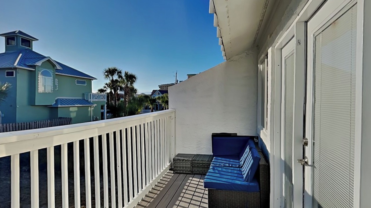 Photo of Patio Balcony in Crescent Beach