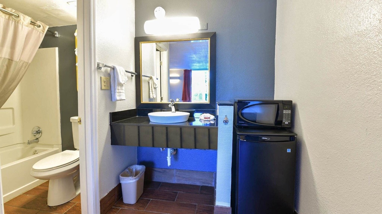 Photo of Bathroom in Valdosta