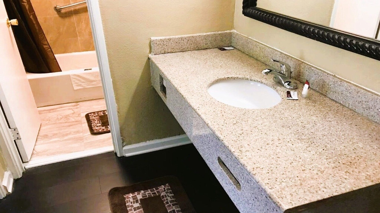 Photo of Bathroom in Governor's Walk