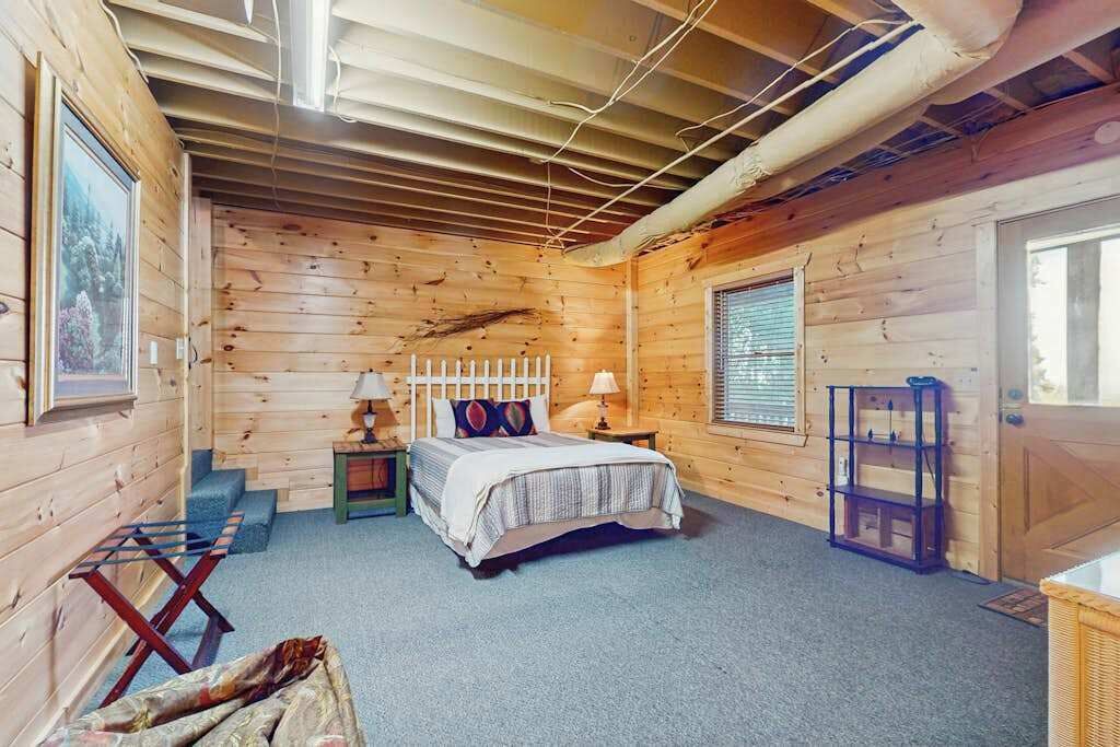 Photo of Bedroom in Walnut Mountain