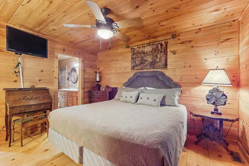 Photo of Bedroom in Walnut Mountain
