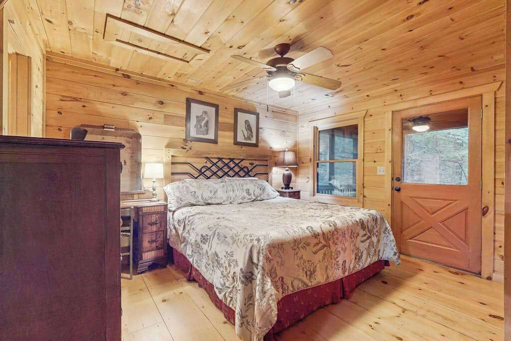 Photo of Bedroom in Walnut Mountain