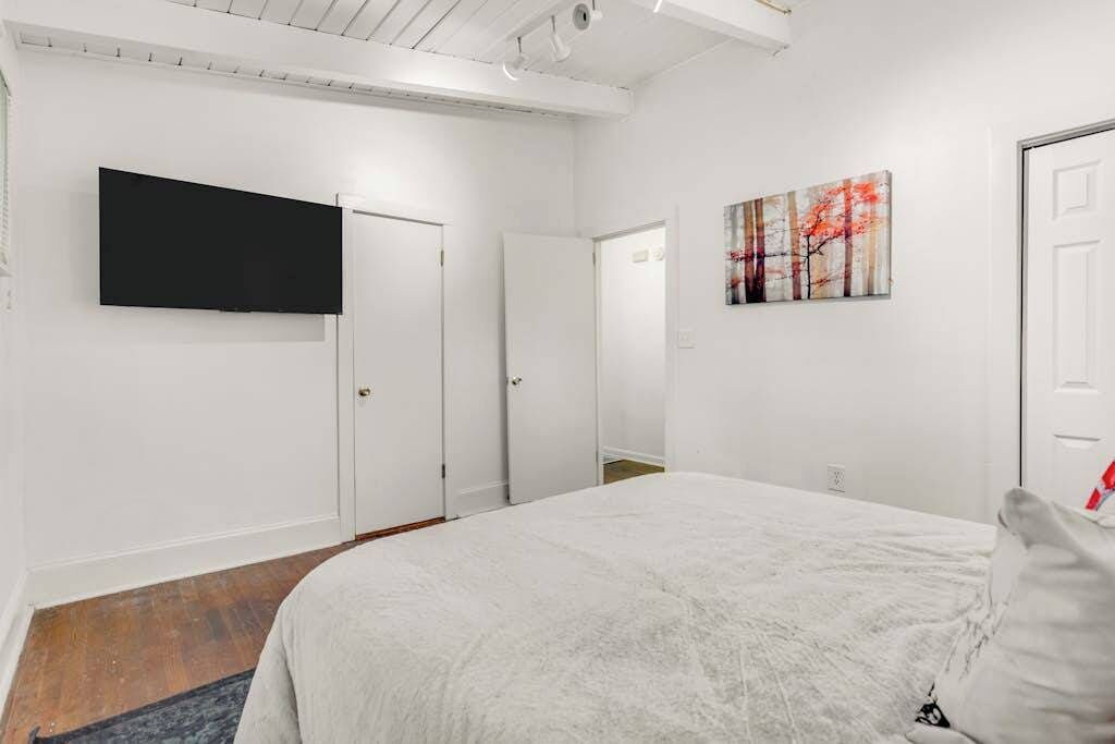 Photo of Bedroom in Buford Highway