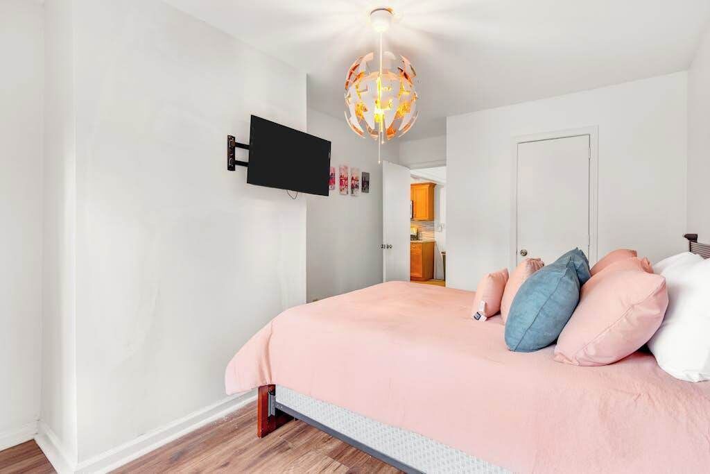 Photo of Bedroom in Buford Highway