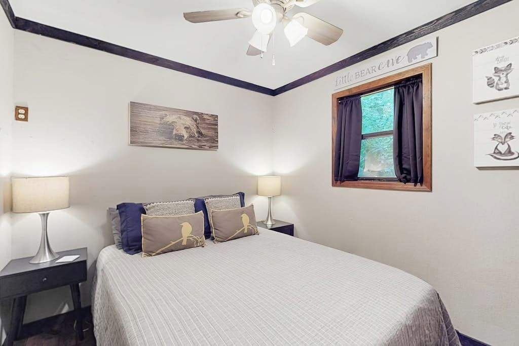 Photo of Bedroom in Walnut Mountain