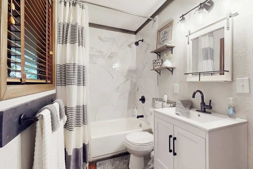 Photo of Bathroom in Walnut Mountain