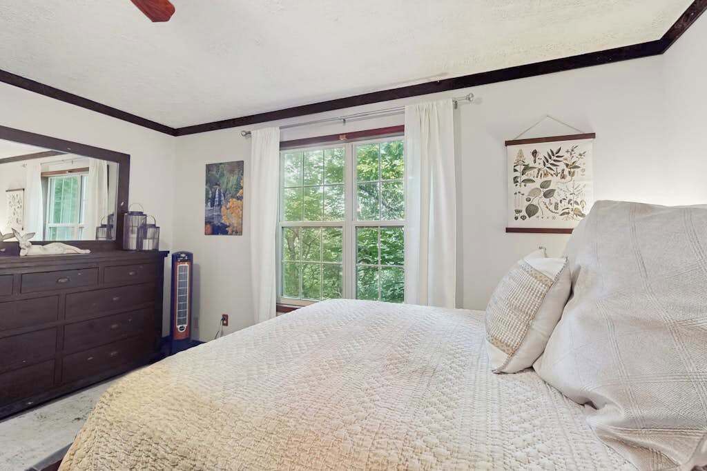 Photo of Bedroom in Walnut Mountain