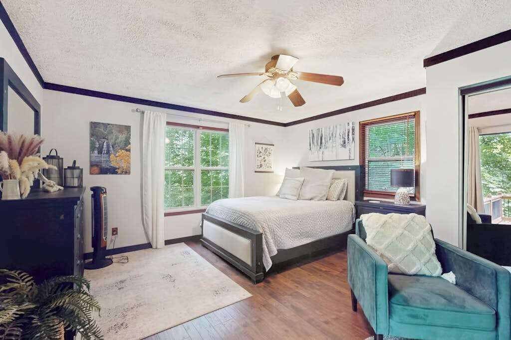 Photo of Bedroom in Walnut Mountain