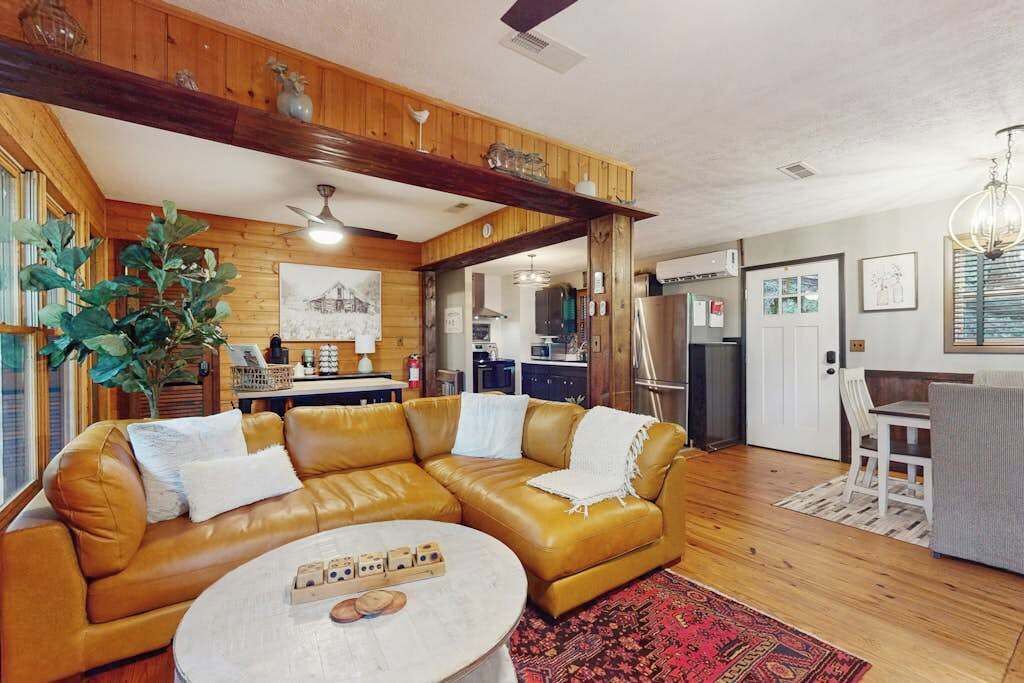 Photo of Livingroom in Walnut Mountain