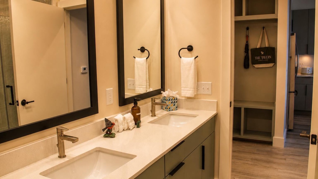 Photo of Bathroom in Metropolitan
