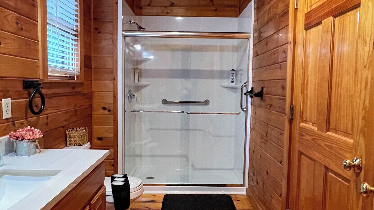 Photo of Bathroom in Pine Mountain