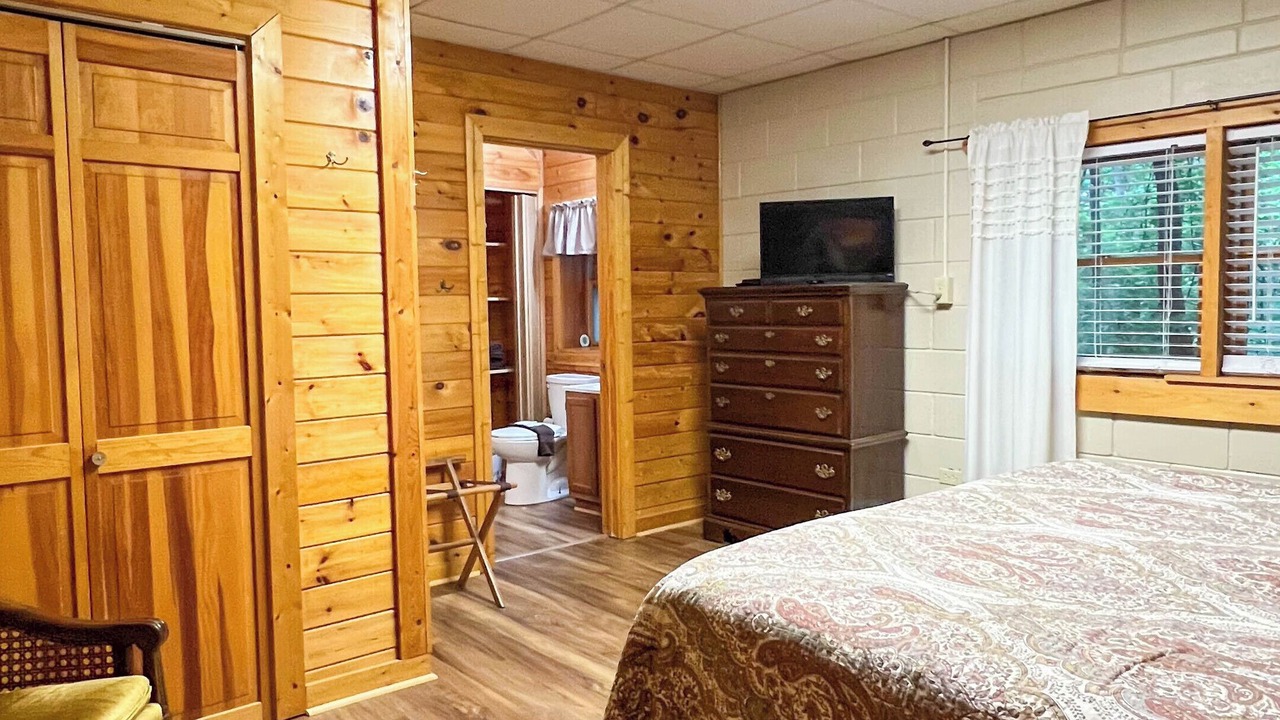 Photo of Bedroom in Pine Mountain