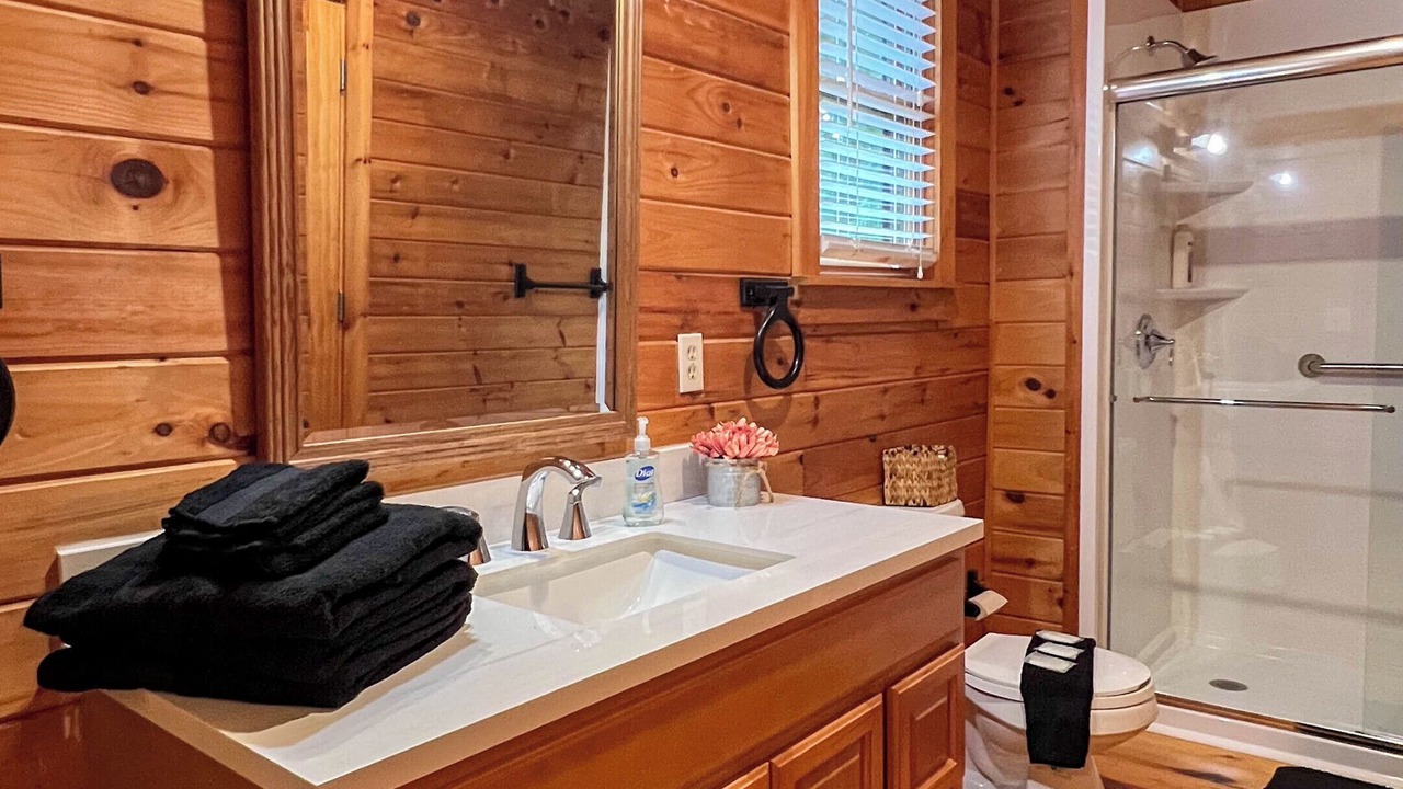Photo of Bathroom in Pine Mountain