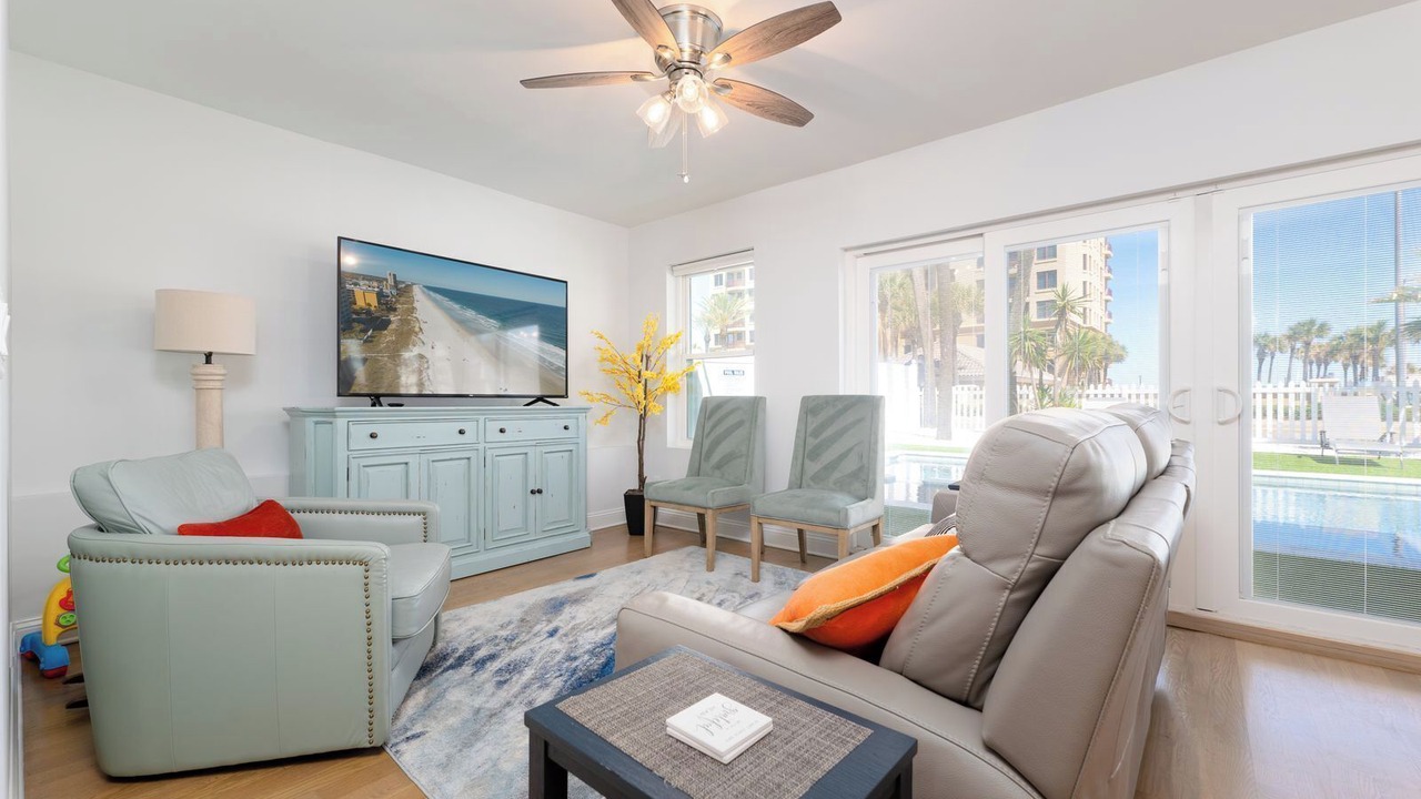 Photo of Livingroom in Jacksonville Beach