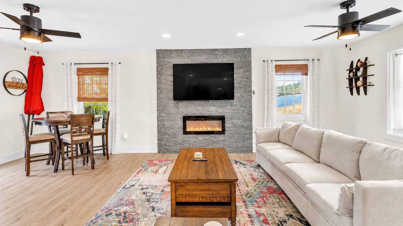 Photo of Livingroom in Jacksons' Gap