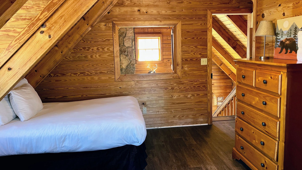 Photo of Bedroom in Pine Mountain