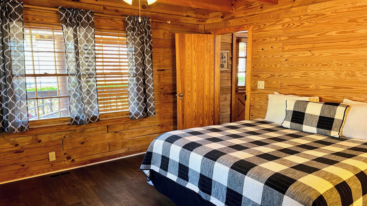 Photo of Bedroom in Pine Mountain