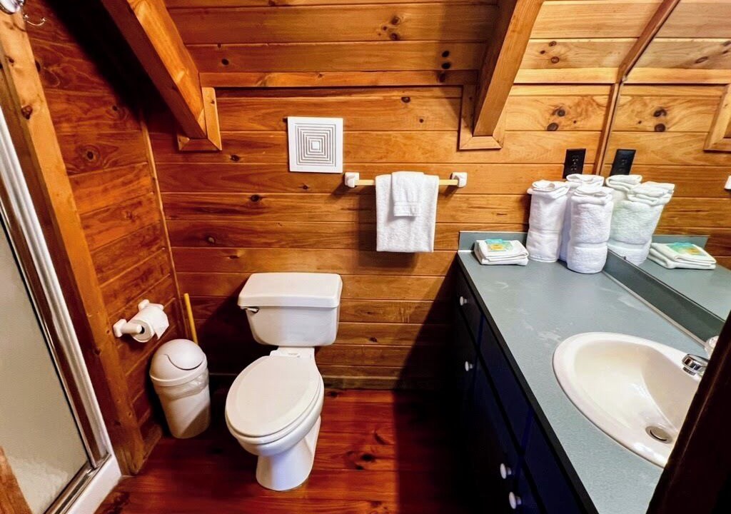 Photo of Bathroom in Pine Mountain
