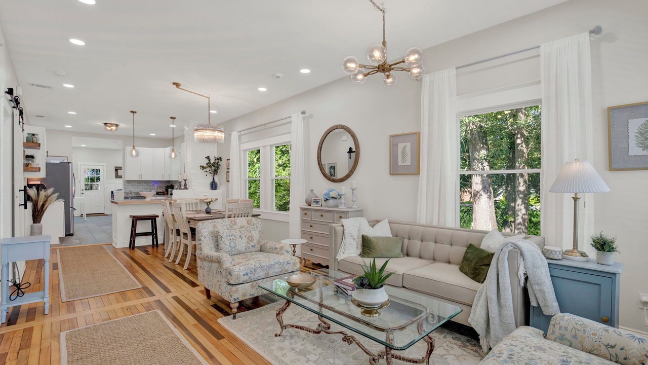 Photo of Livingroom in Eastside