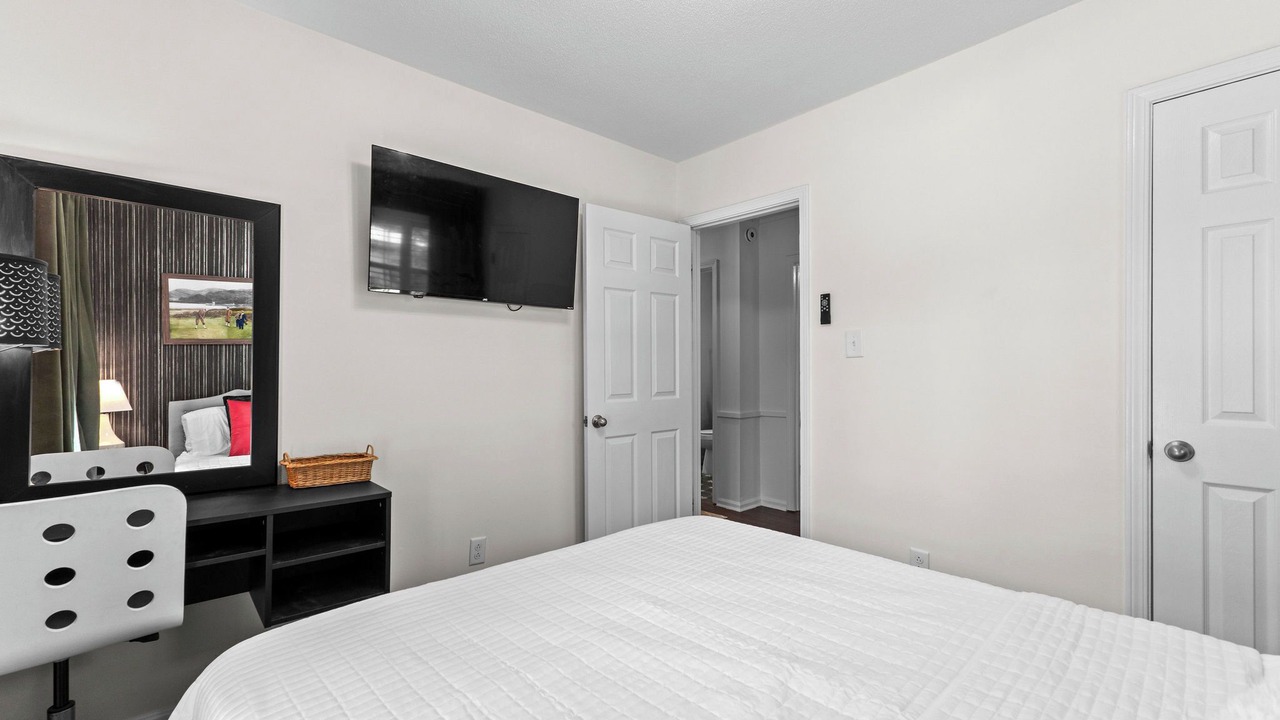 Photo of Bedroom in Northport
