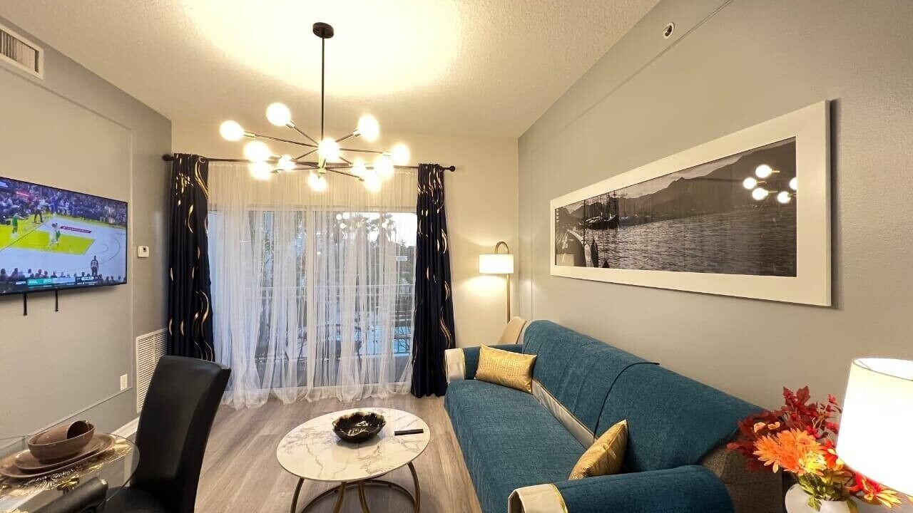 Photo of Livingroom in Florida Center