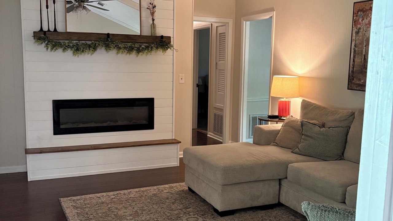 Photo of Livingroom in LaGrange