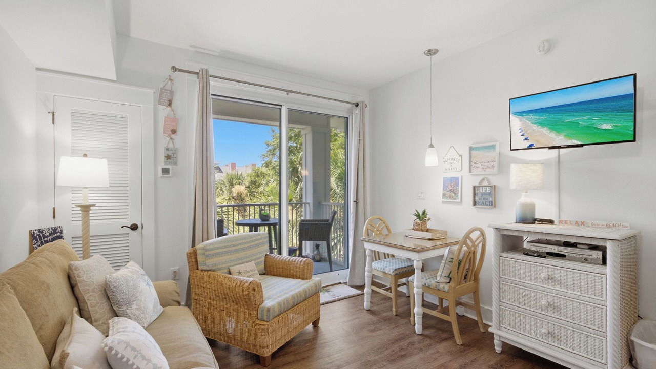 Photo of Livingroom in Baytowne Wharf