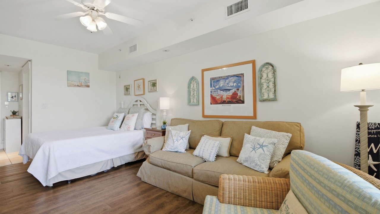 Photo of Livingroom in Baytowne Wharf