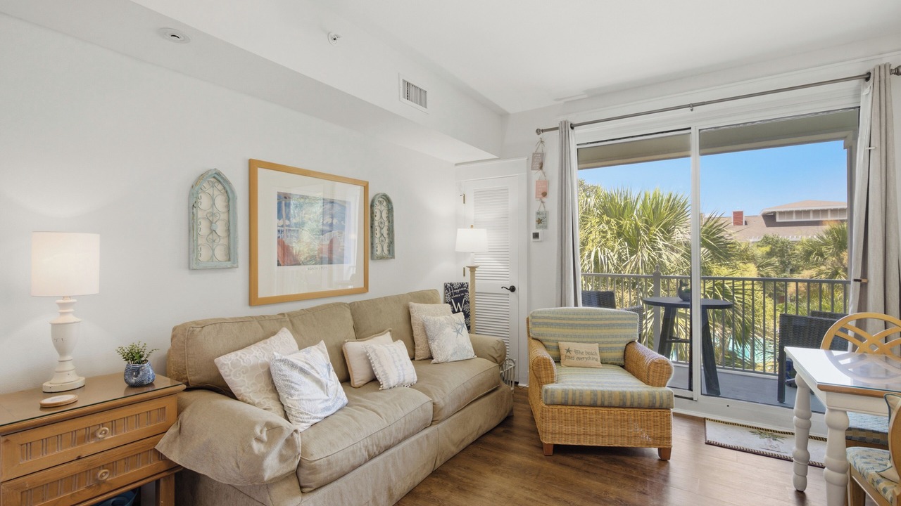Photo of Livingroom in Baytowne Wharf