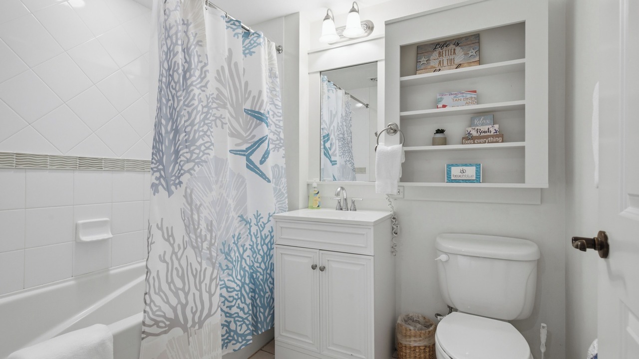 Photo of Bathroom in Baytowne Wharf
