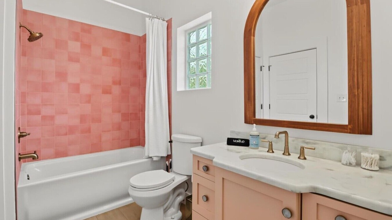 Photo of Bathroom in Henderson Point