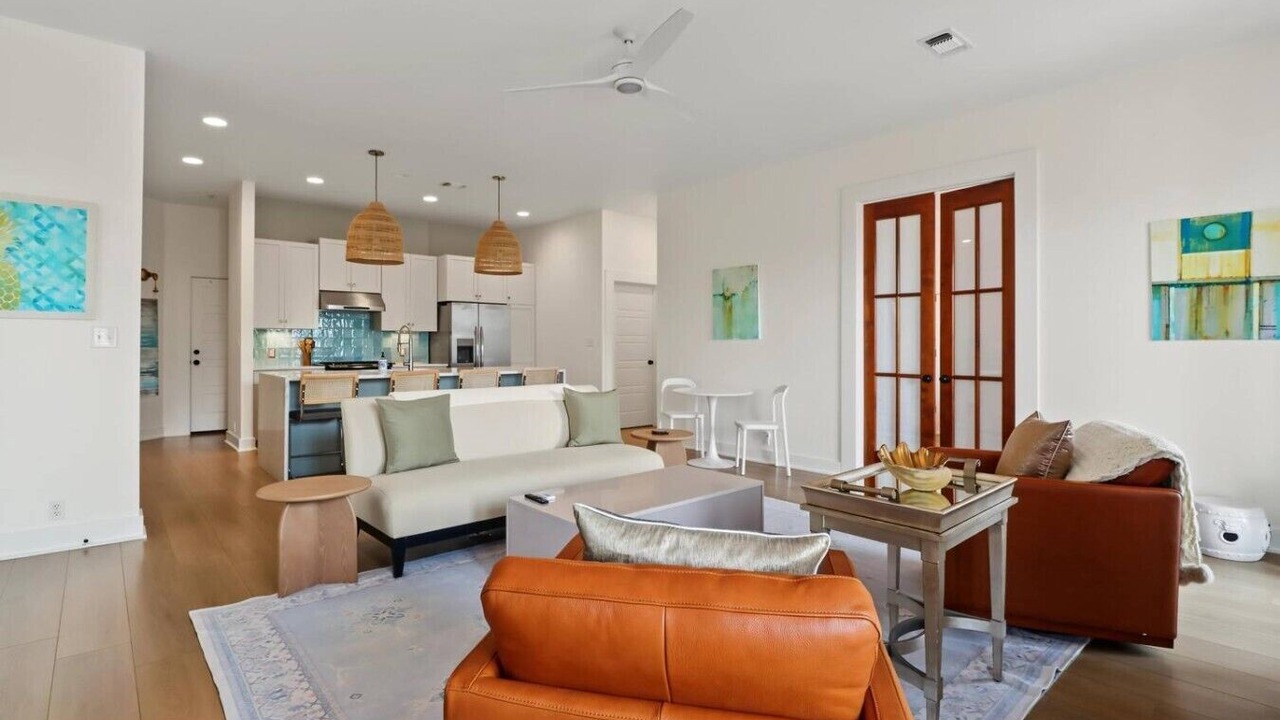 Photo of Livingroom in Henderson Point