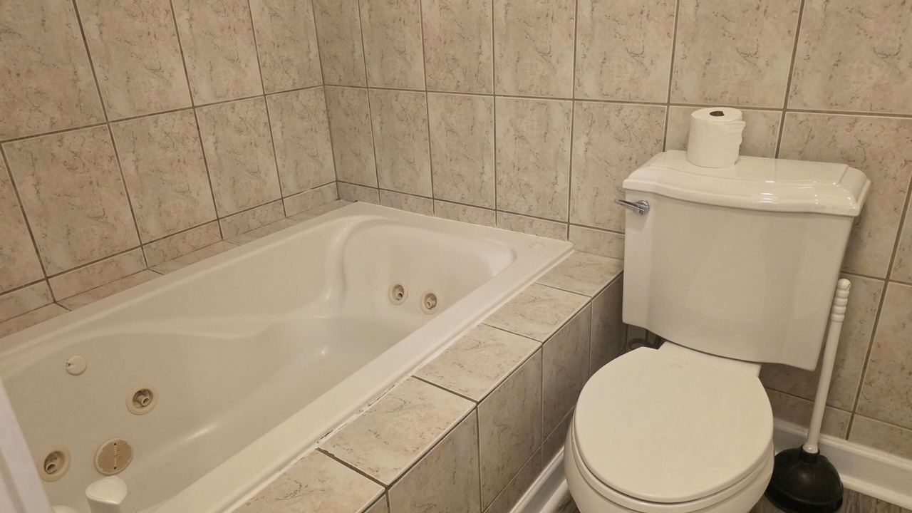 Photo of Bathroom in Kenner - Louis Armstrong International Airport