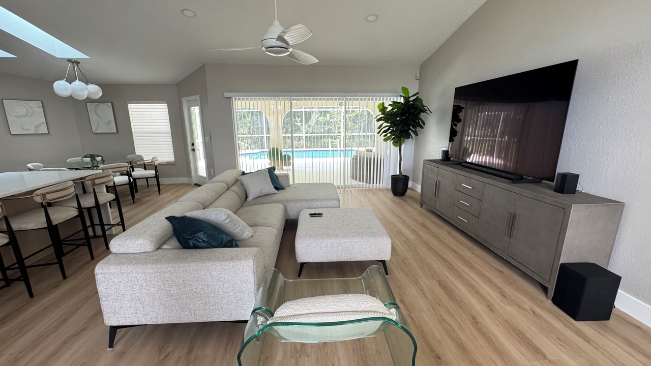 Photo of Livingroom in Candler