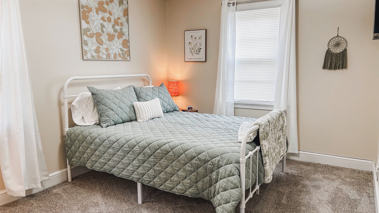 Photo of Bedroom in Weaver