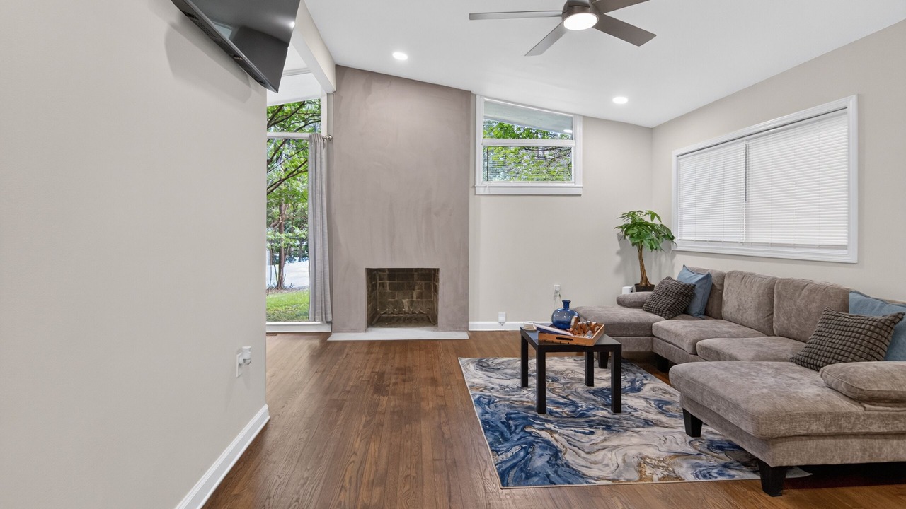 Photo of Livingroom in Buford Highway
