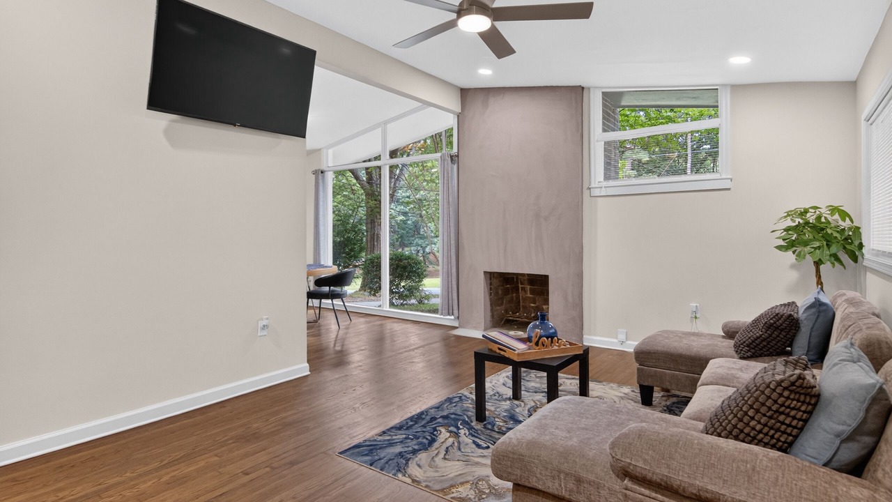 Photo of Livingroom in Buford Highway