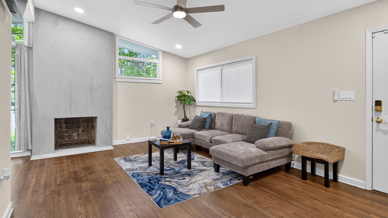 Photo of Livingroom in Buford Highway