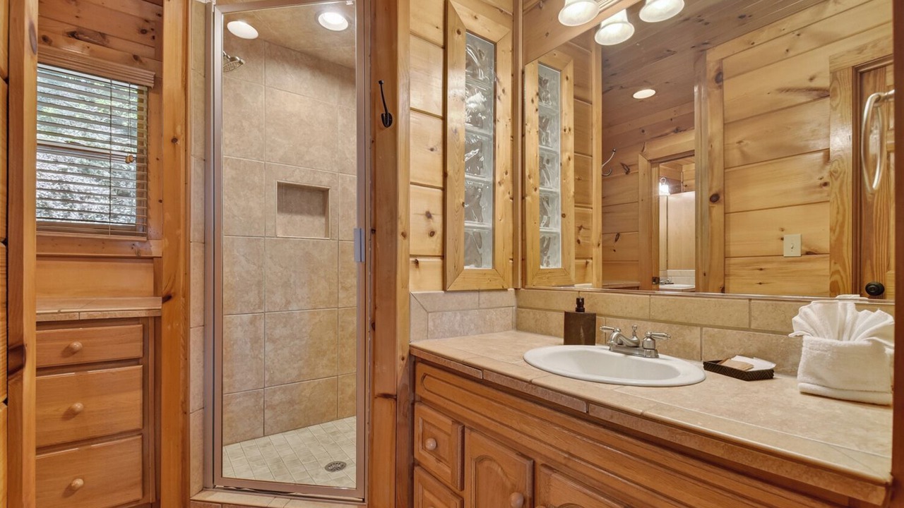 Photo of Bathroom in Walnut Mountain