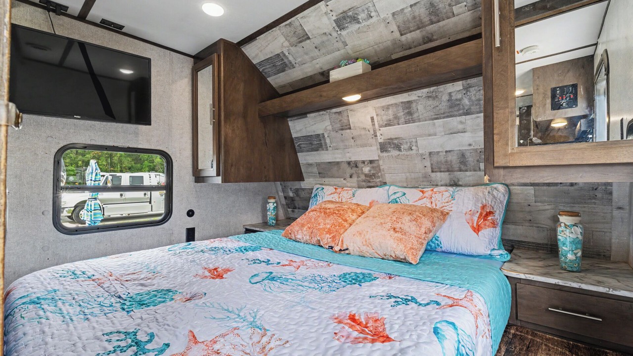 Photo of Bedroom in Oak