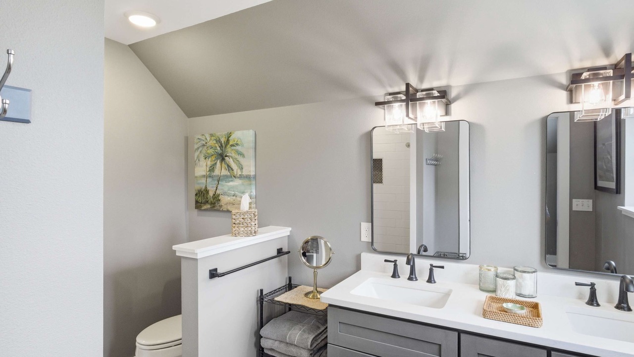 Photo of Bathroom in Eastpoint
