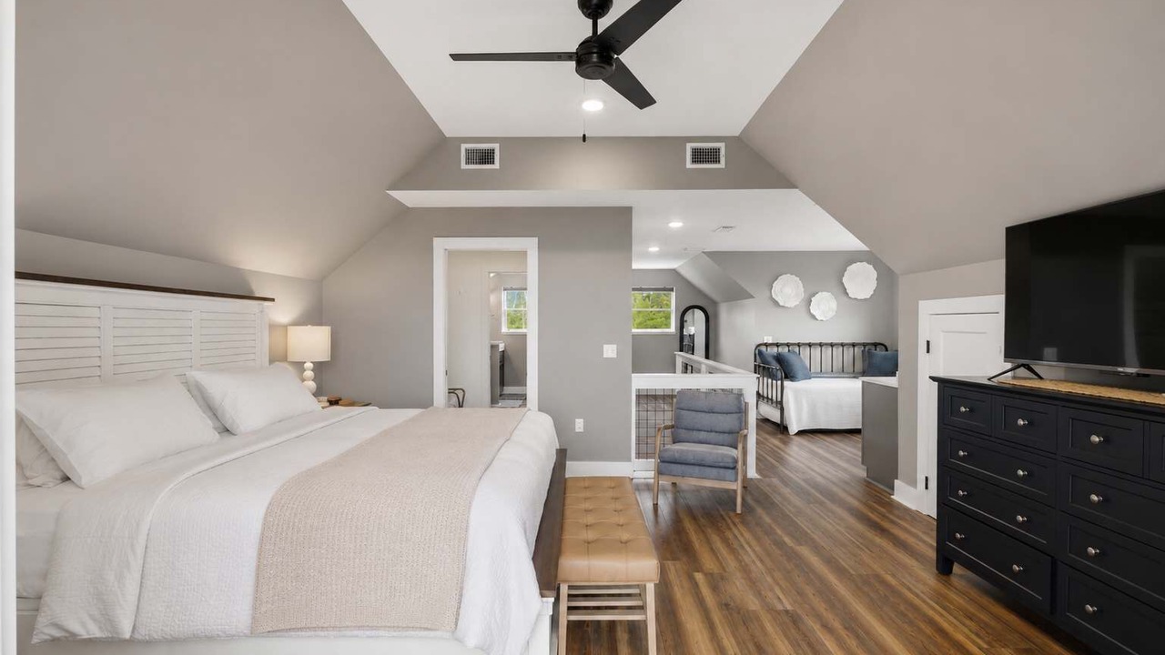 Photo of Bedroom in Eastpoint