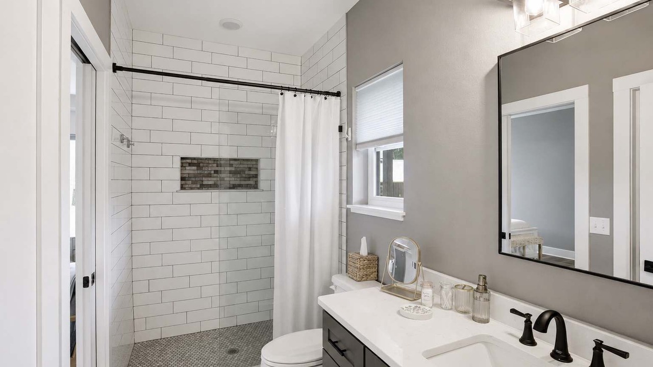 Photo of Bathroom in Eastpoint