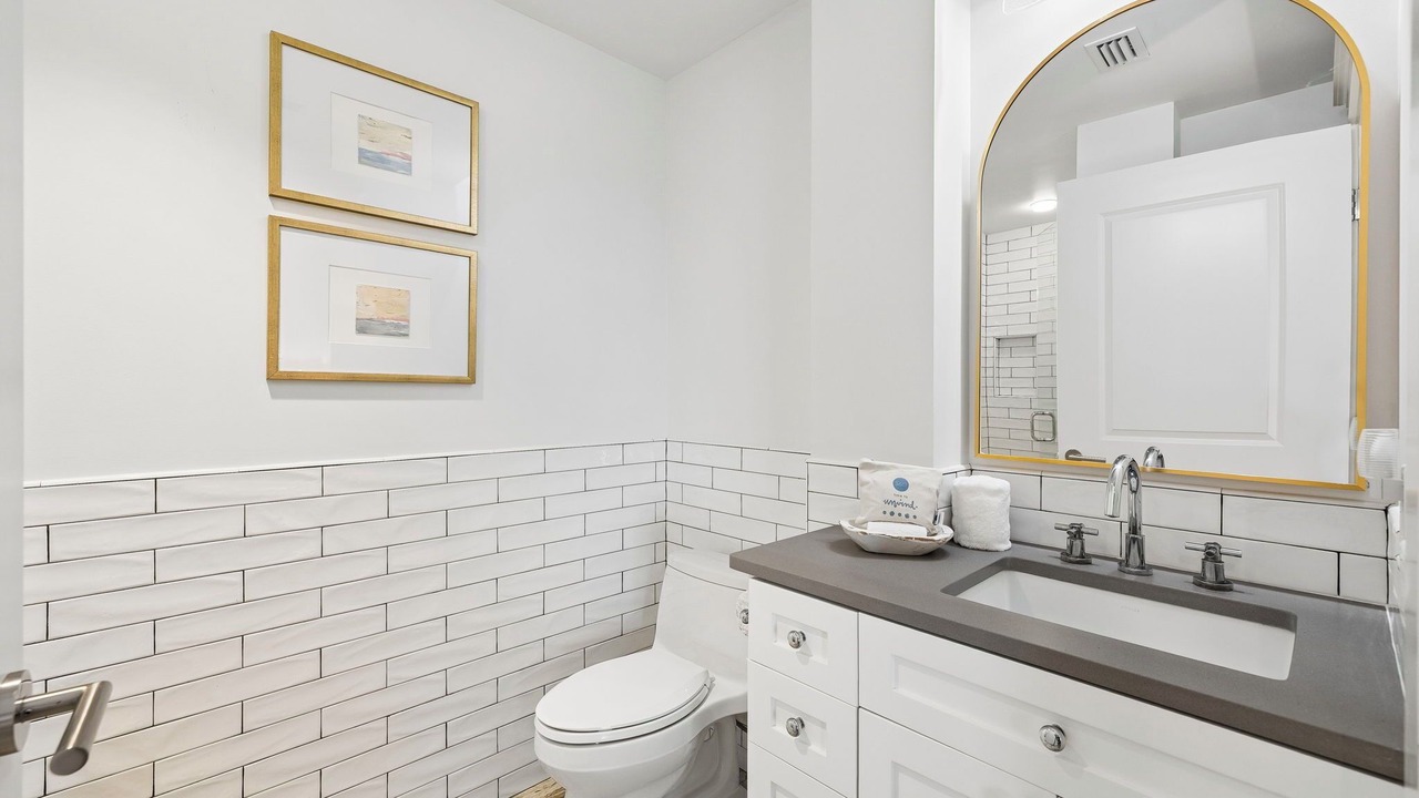 Photo of Bathroom in Gulf District