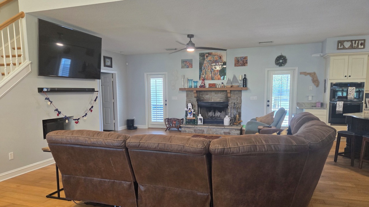Photo of Livingroom in Doctors Inlet
