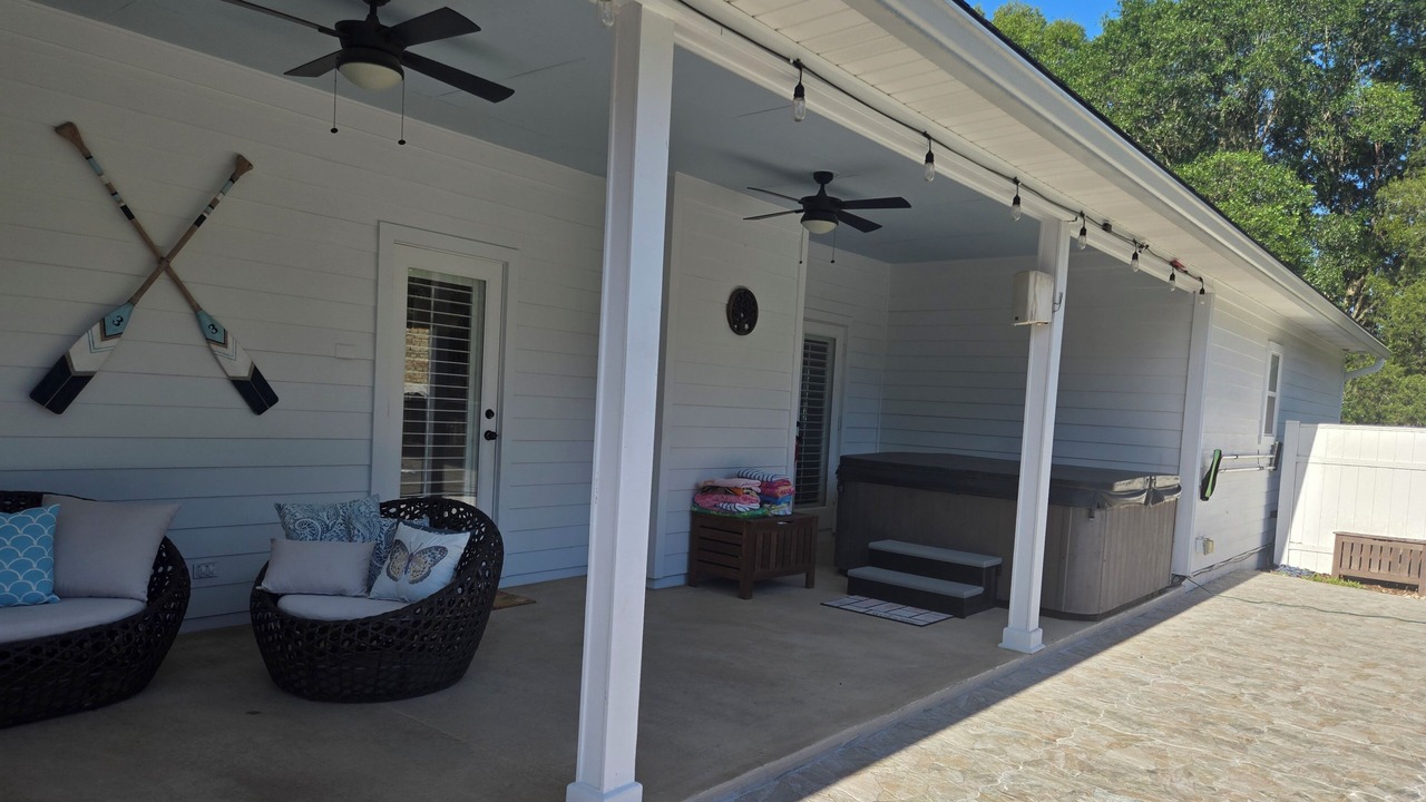 Photo of Patio Balcony in Doctors Inlet