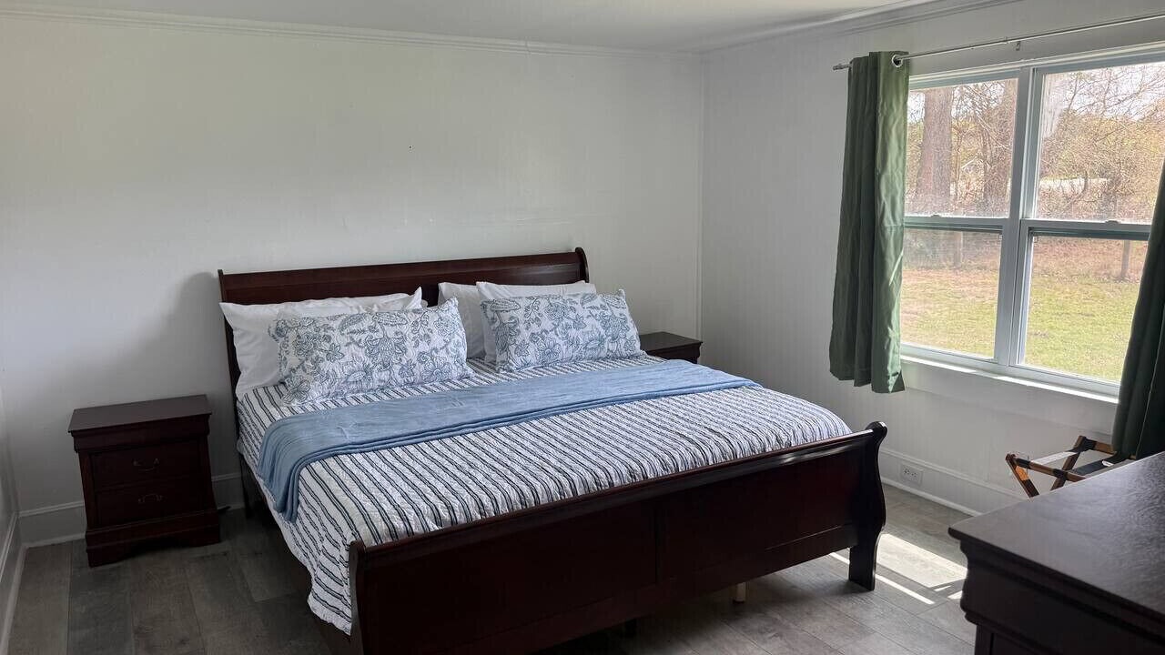 Photo of Bedroom in Arabi