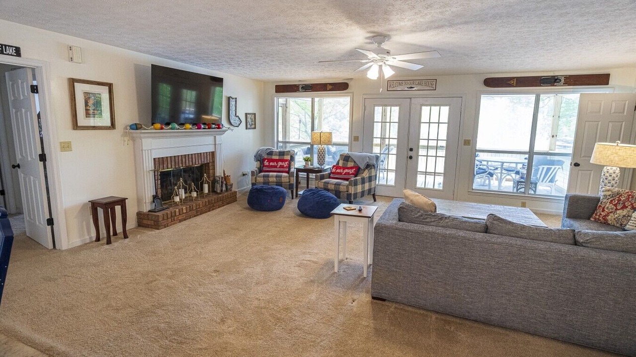 Photo of Livingroom in Jacksons' Gap